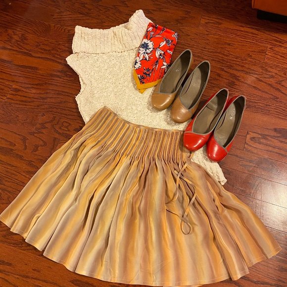 A Beautiful "Awromode" Wrap Silk Skirt, - Picture 4 of 4